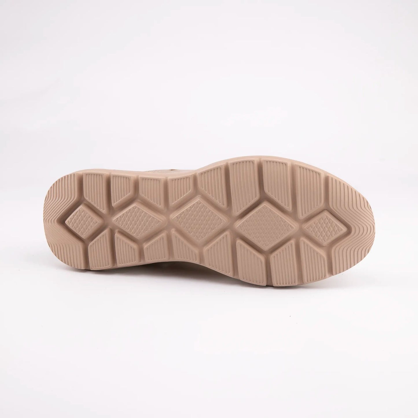 MrCalvano Comfort Walk sneaker modelinin kaymaz desenli, bej renkli ergonomik kauçuk dış taban yapısı