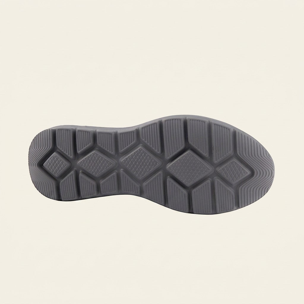 MrCalvano Comfort Walk sneaker modelinin kaymaz taban yapısını gösteren alt görünümü