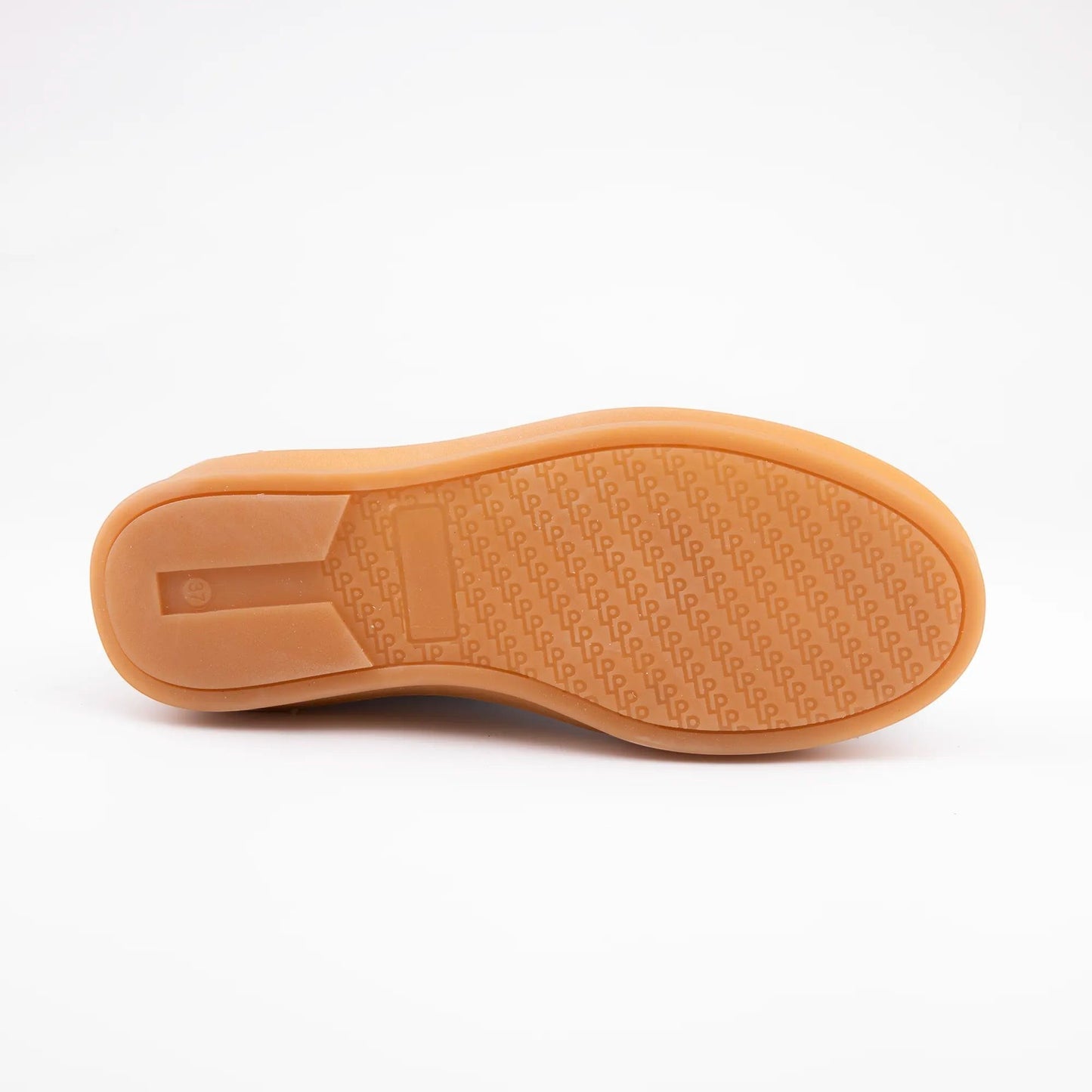 MrCalvano Urban Retro sneaker modelinin kaymaz desenli esnek kauçuk tabanı