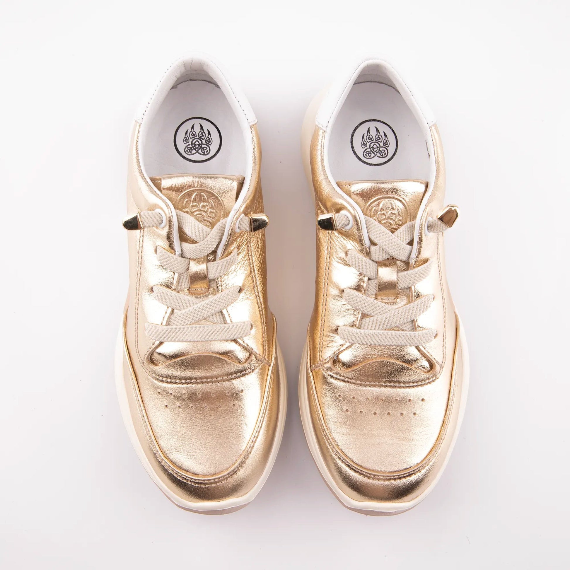 MrCalvano Comfort Walk altın rengi deri sneaker, bağcıklı tasarım ve beyaz taban detaylı şık günlük spor ayakkabı.