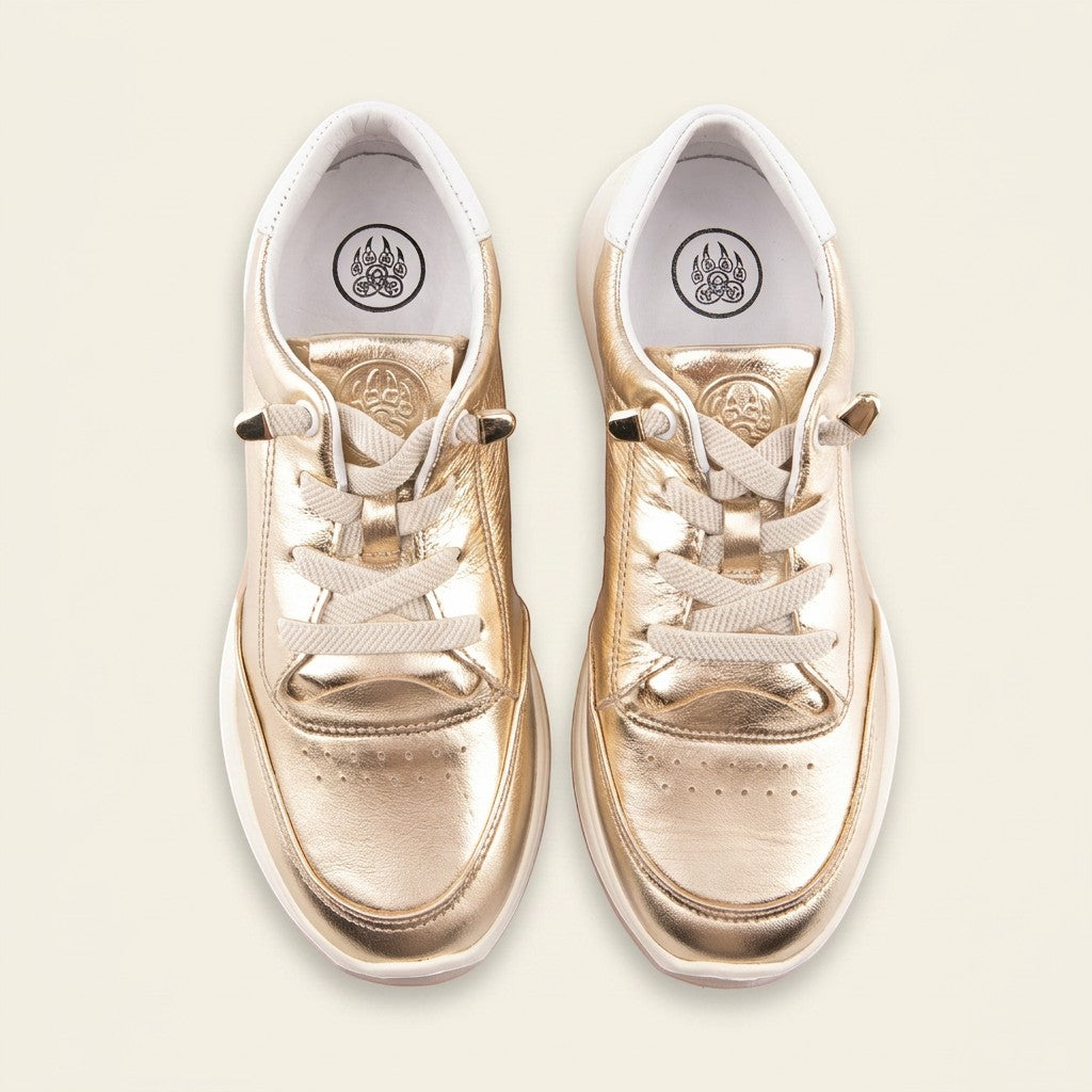 MrCalvano Comfort Walk altın rengi deri sneaker, bağcıklı tasarım ve beyaz taban detaylı modern günlük ayakkabı.