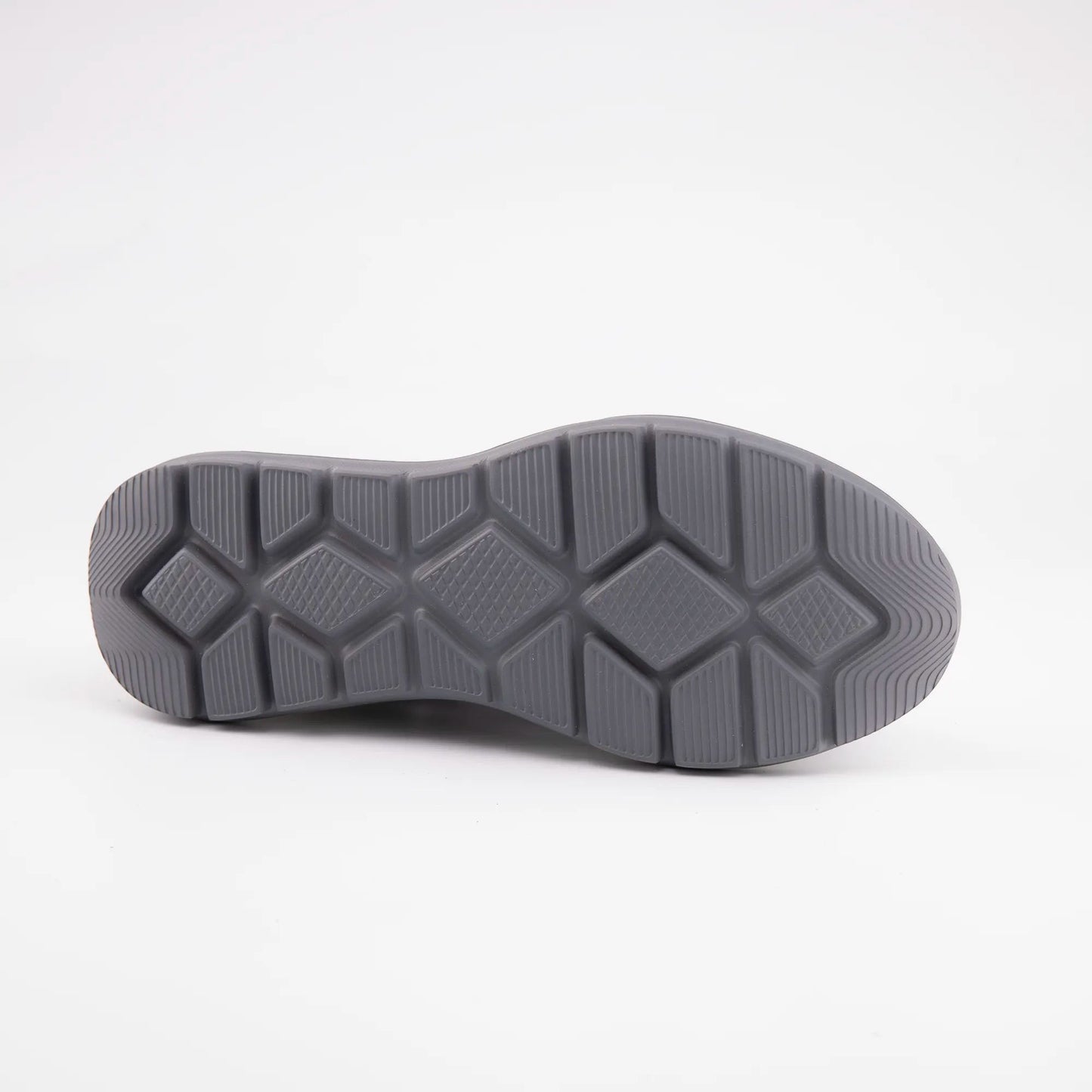 MrCalvano Comfort Walk sneaker modelinin gri renkli, kaymaz ve darbe emici özellikli ergonomik kauçuk taban yapısı