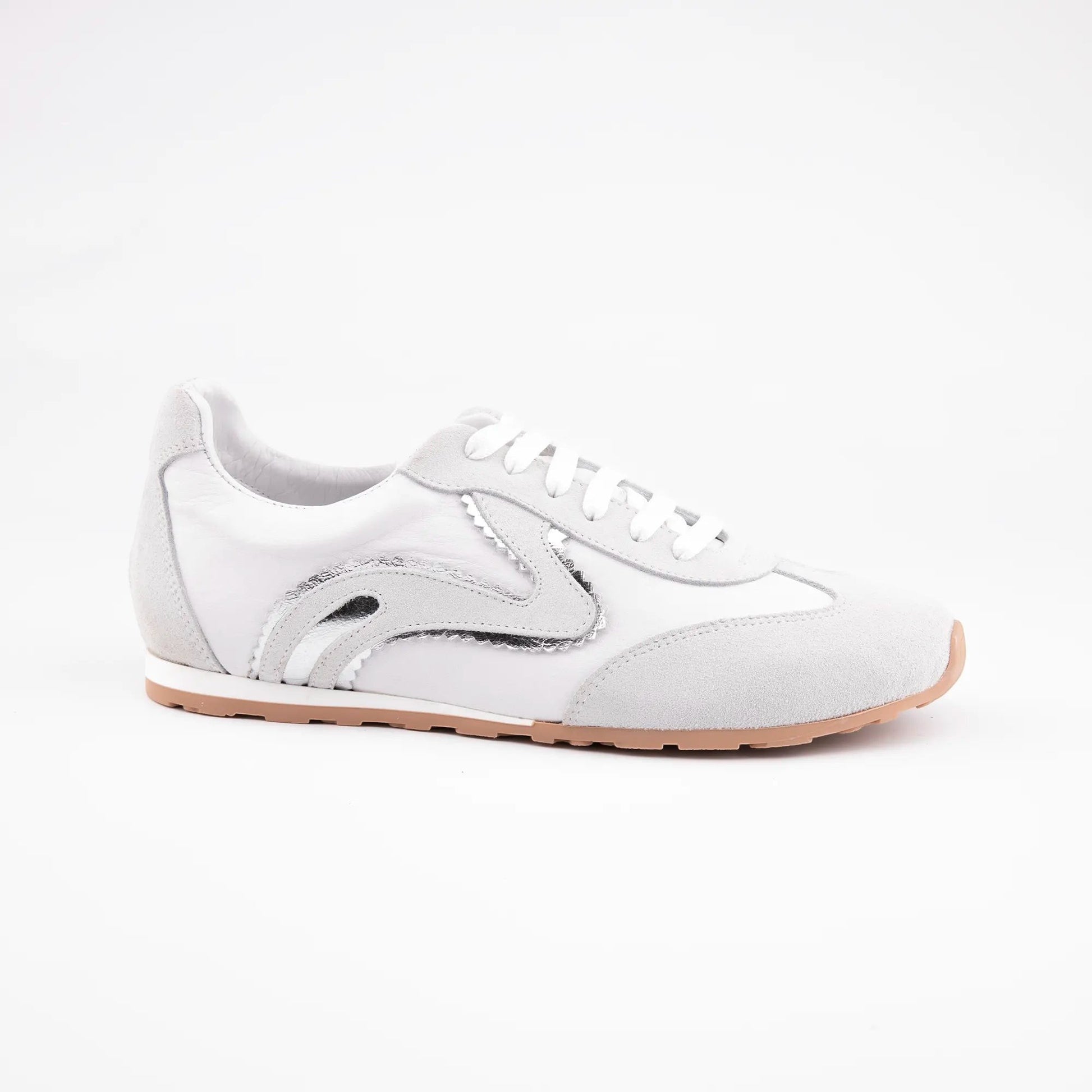 MrCalvano Pure Motion beyaz deri ve süet detaylı, yan kısımlarında metalik vurgular bulunan modern kadın sneaker