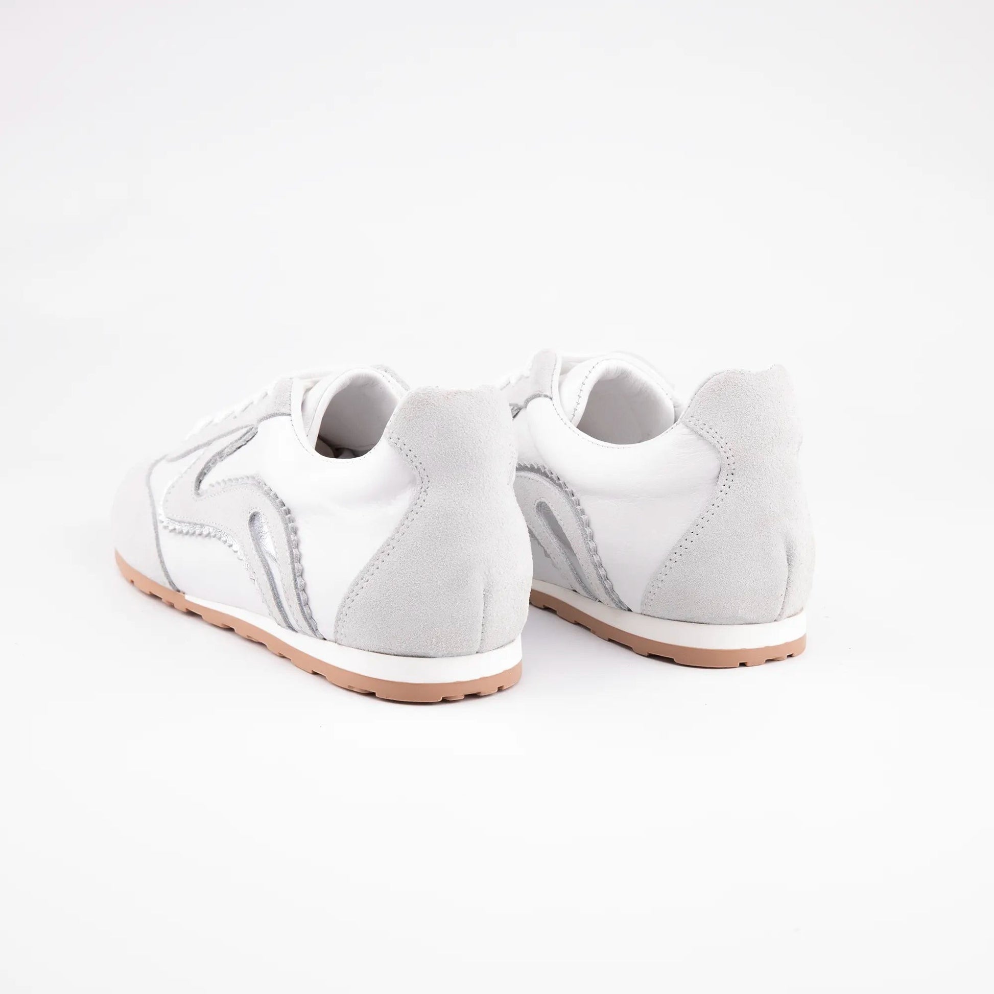 MrCalvano Pure Motion beyaz deri ve süet detaylı, konforlu tabanlı modern sneaker modeli