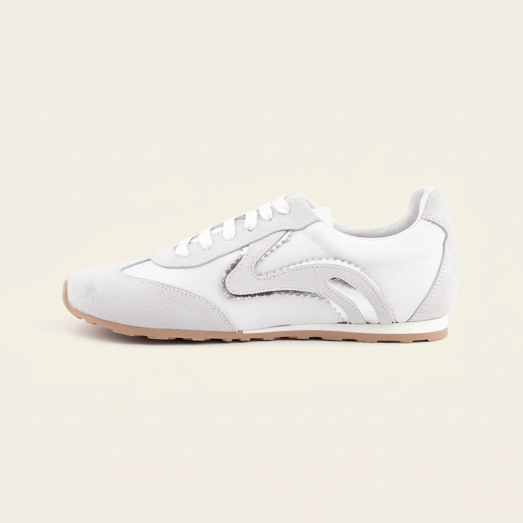 MrCalvano Pure Motion beyaz deri ve süet detaylı, metalik vurgulu, konforlu günlük kadın sneaker modeli