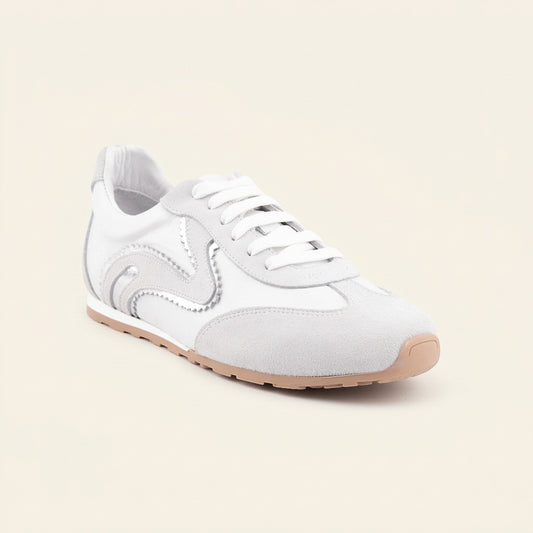 MrCalvano Pure Motion beyaz deri ve süet detaylı, metalik vurgulu, esnek tabanlı modern günlük sneaker modeli