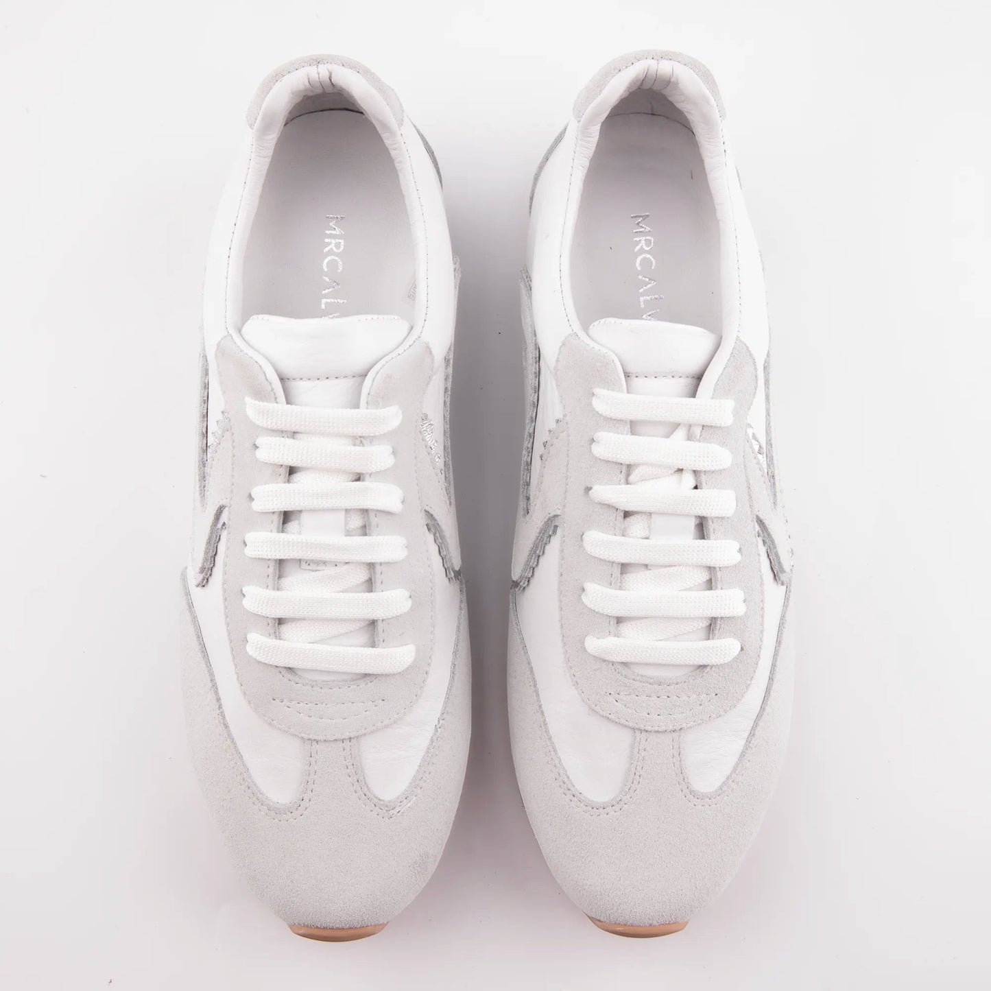 MrCalvano Pure Motion beyaz deri ve süet detaylı, minimalist tasarımlı modern günlük sneaker modeli