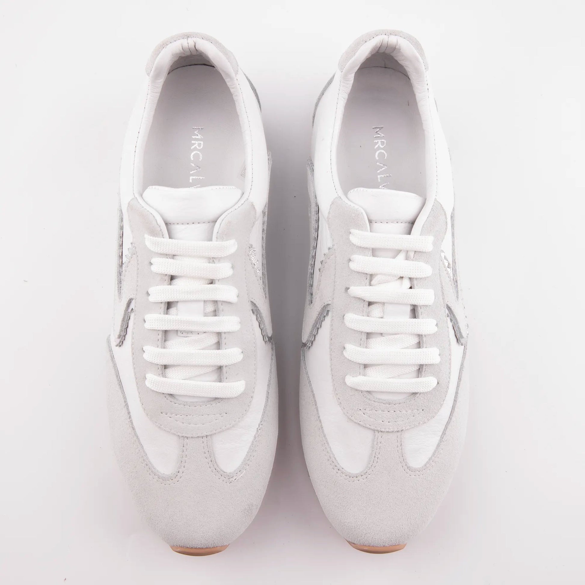 MrCalvano Pure Motion beyaz deri ve süet detaylı, minimalist tasarımlı modern günlük sneaker modeli
