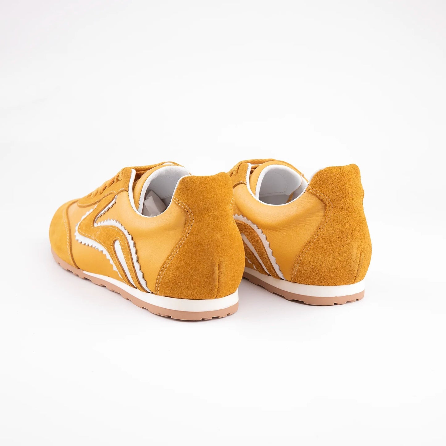 MrCalvano Pure Motion hardal sarısı deri ve süet detaylı, beyaz tabanlı modern günlük erkek sneaker ayakkabı