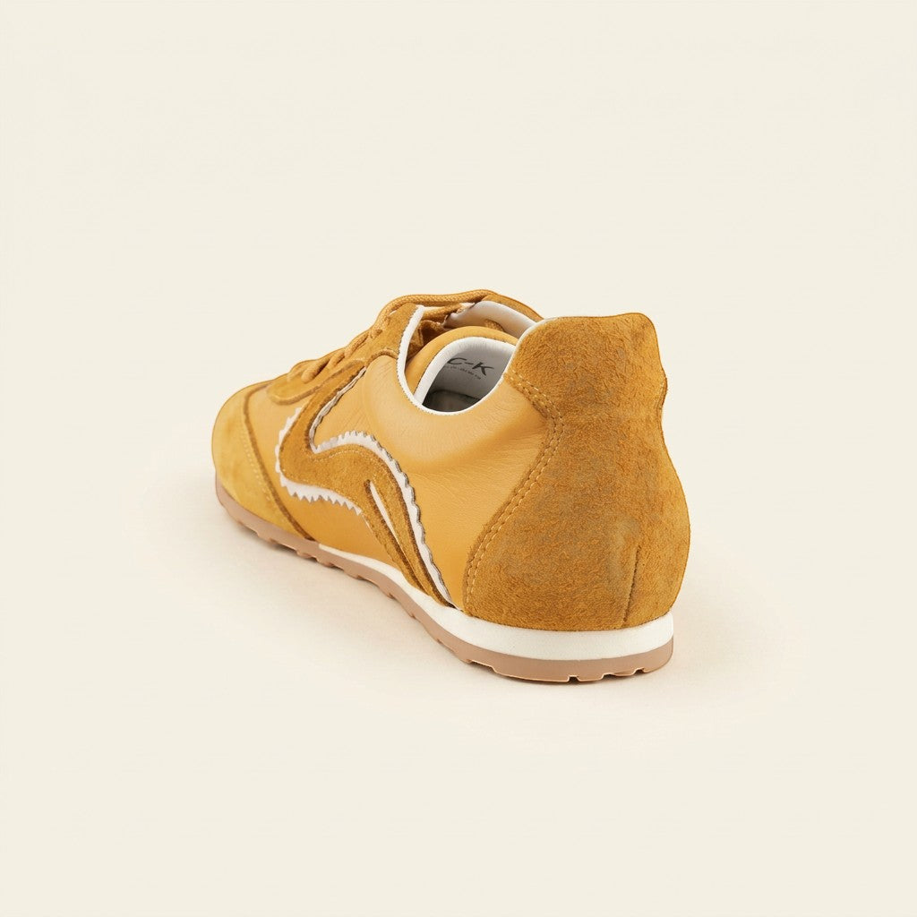 MrCalvano Pure Motion hardal sarısı deri ve süet detaylı, tırtıklı kenar süslemeli modern günlük sneaker