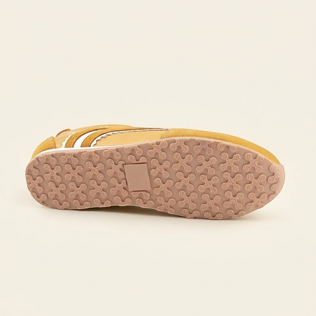 MrCalvano Pure Motion hardal sarısı süet sneaker taban detayı ve desenli kaymaz dış taban yapısı