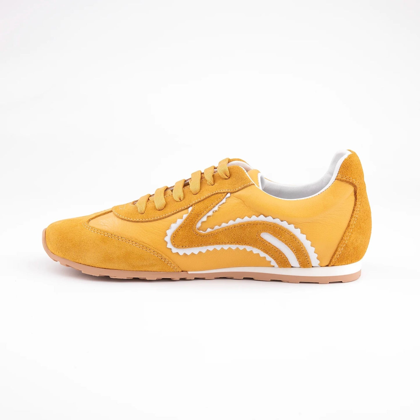 MrCalvano Pure Motion hardal sarısı süet ve deri detaylı, beyaz zikzak desenli modern günlük sneaker