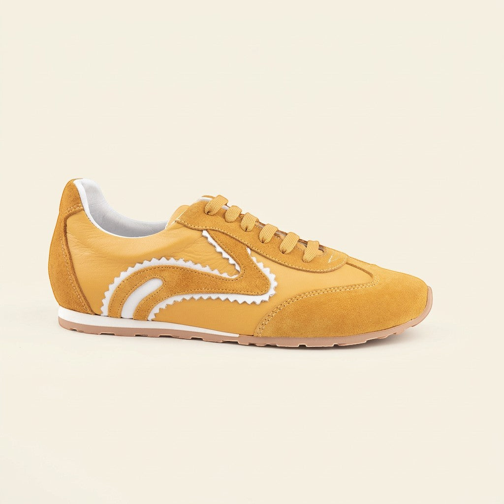 MrCalvano Pure Motion hardal sarısı deri ve süet detaylı, beyaz zikzak süslemeli modern günlük sneaker modeli