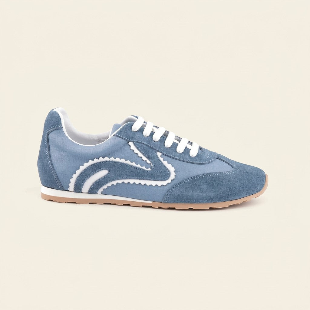 MrCalvano Pure Motion mavi deri ve süet detaylı, beyaz bağcıklı, yan kısımlarında dalgalı tasarım bulunan modern sneaker