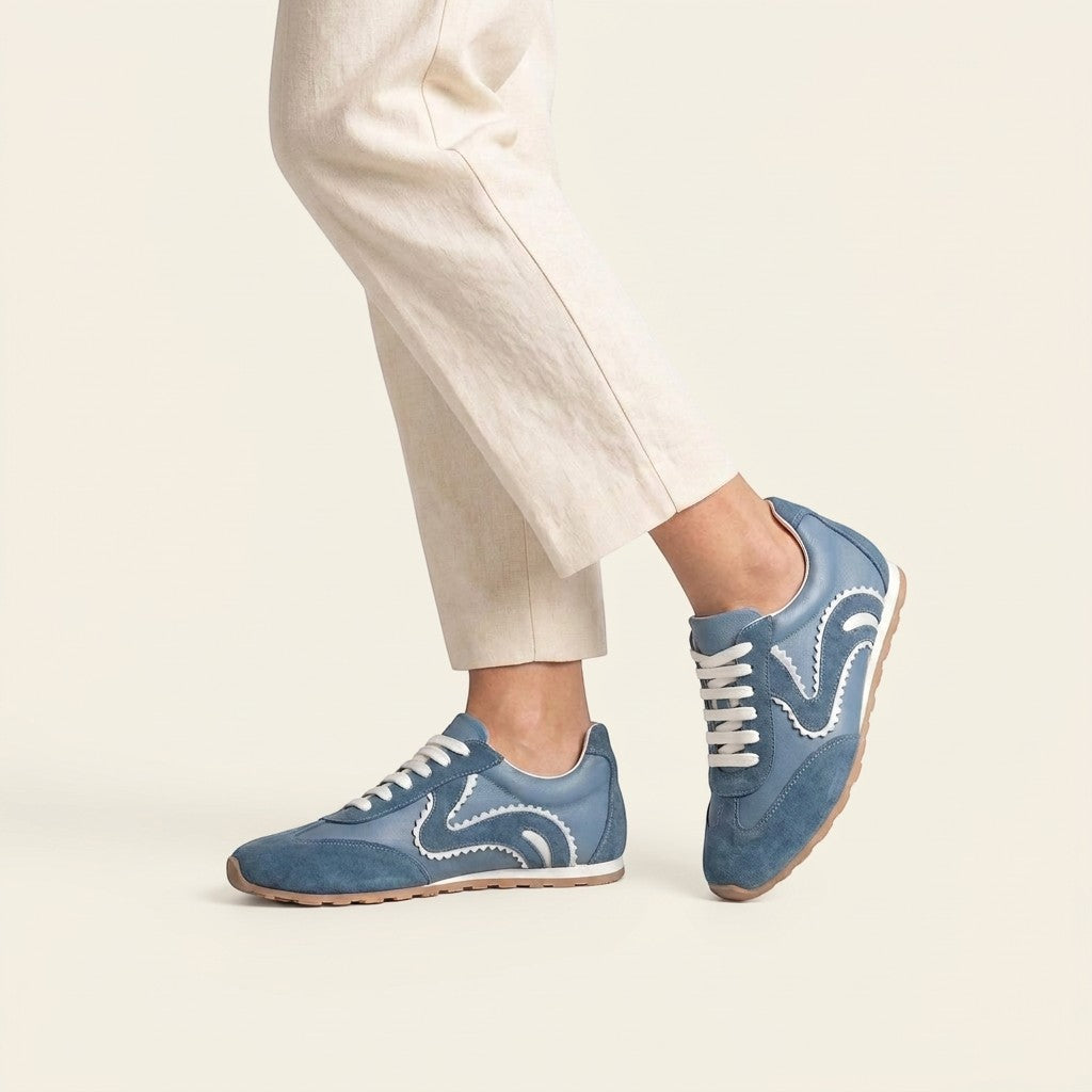 MrCalvano Pure Motion mavi deri ve süet detaylı, beyaz bağcıklı, konforlu ve şık günlük kadın sneaker modeli.