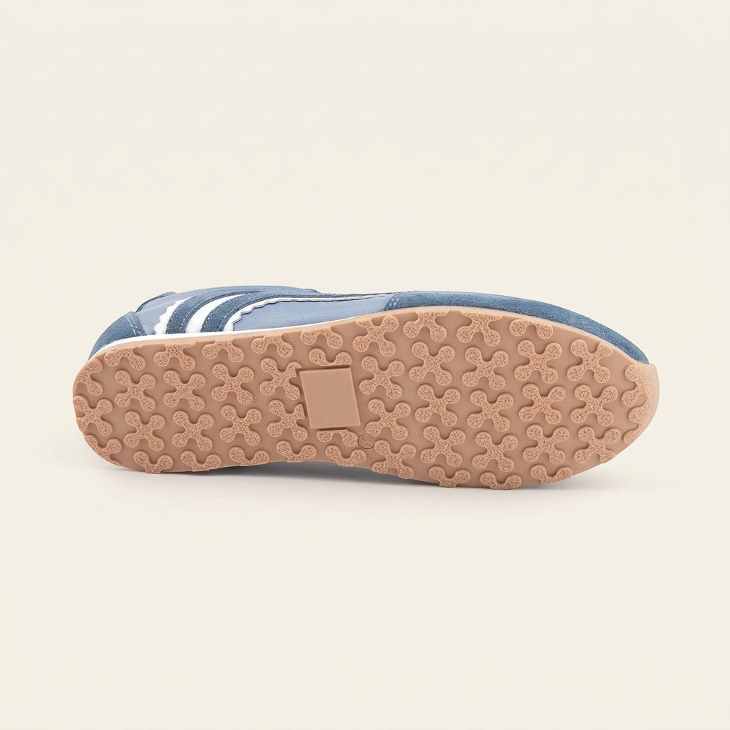 MrCalvano Pure Motion mavi süet sneaker ayakkabının desenli taban yapısı ve yan profili