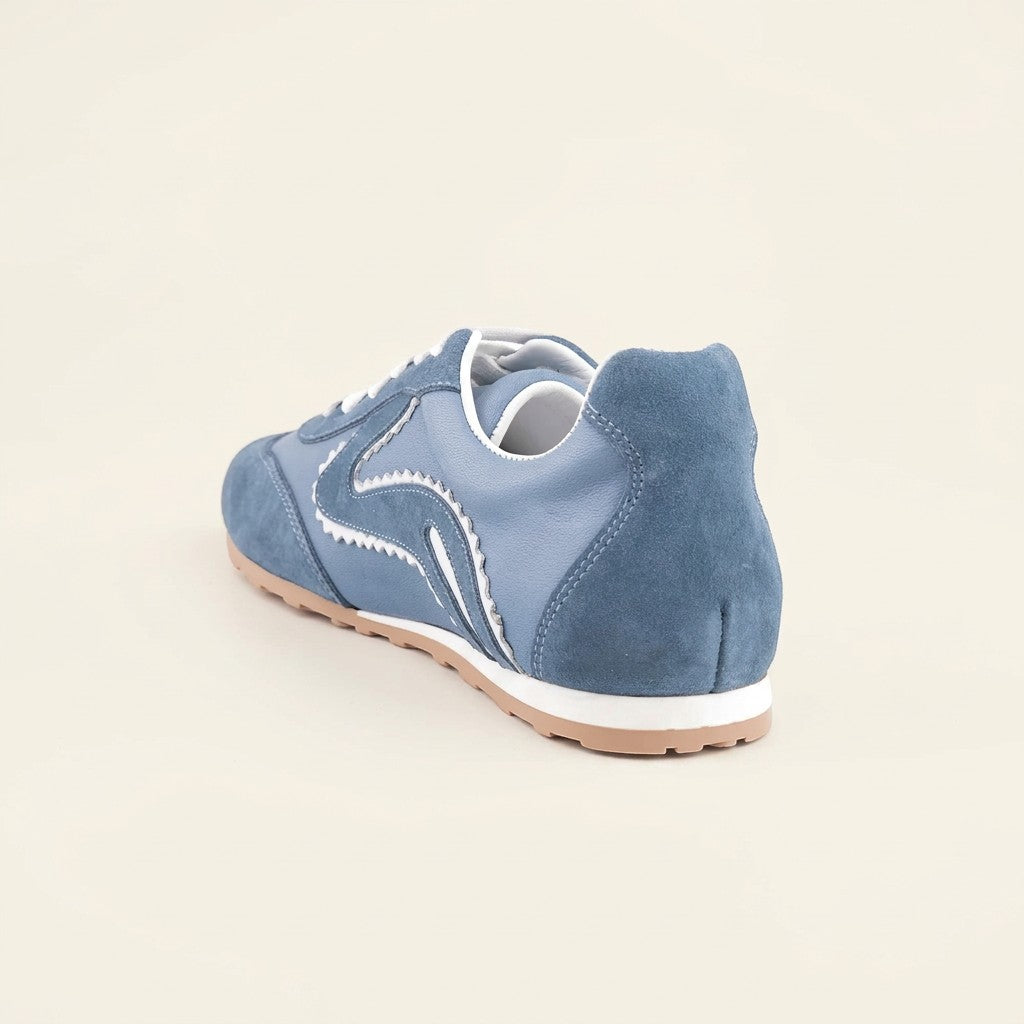 MrCalvano Pure Motion mavi deri ve süet detaylı, beyaz dikişli ve kauçuk tabanlı modern günlük sneaker