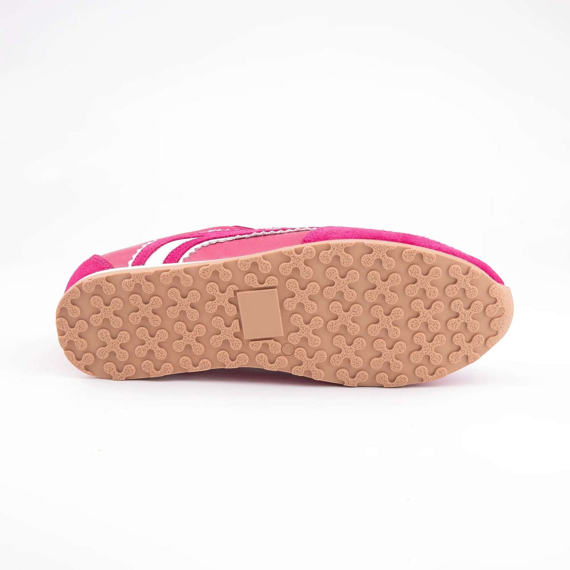 MrCalvano Pure Motion pembe süet sneaker, özel desenli kauçuk taban yapısı ile alt taban görünümü