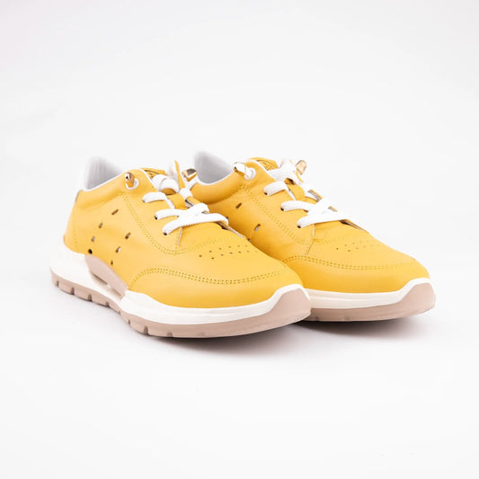 MrCalvano Comfort Walk sarı deri sneaker, beyaz bağcıklı ve delikli detaylı modern günlük spor ayakkabı.