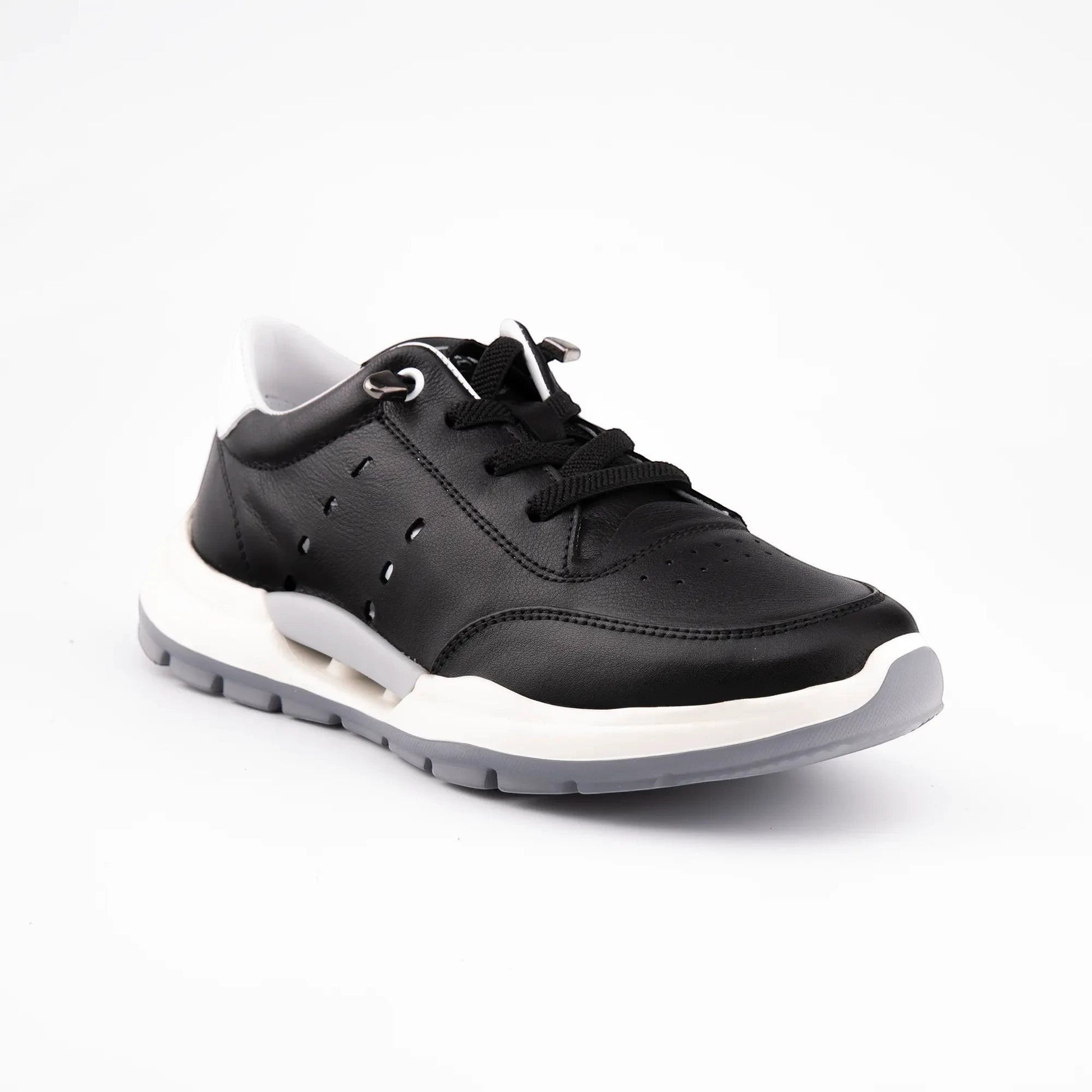 MrCalvano siyah beyaz deri sneaker, nefes alabilen delikli detaylara ve ergonomik taban yapısına sahip günlük spor ayakkabı