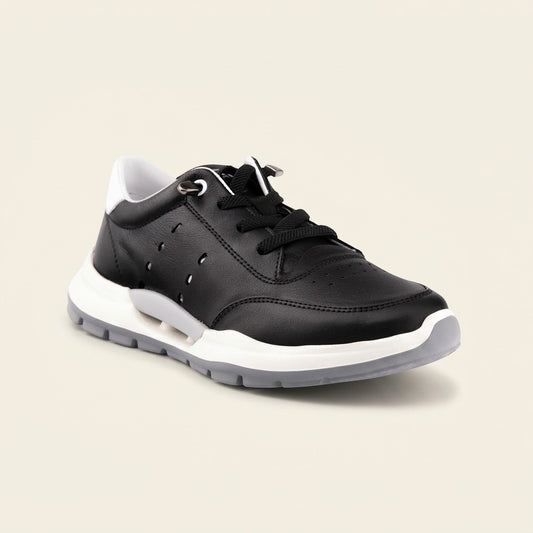 MrCalvano Comfort Walk siyah deri sneaker, beyaz tabanlı, delikli detaylı ve bağcıklı modern günlük spor ayakkabı.