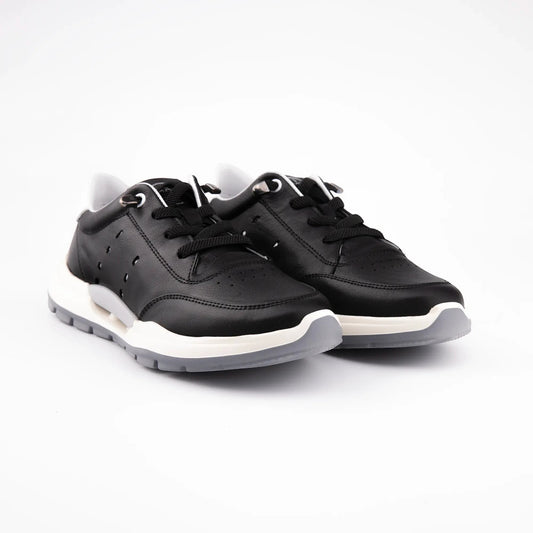 MrCalvano Comfort Walk siyah deri sneaker, beyaz tabanlı, delikli detaylara sahip modern ve ergonomik günlük ayakkabı