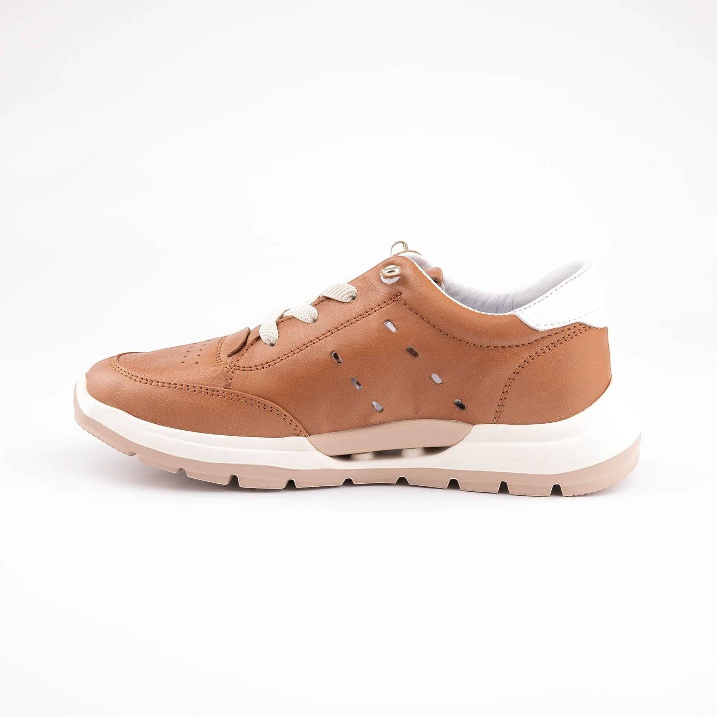 MrCalvano taba rengi deri sneaker, yan kısımlarında delikli detaylar ve beyaz tabanlı modern günlük yürüyüş ayakkabısı.