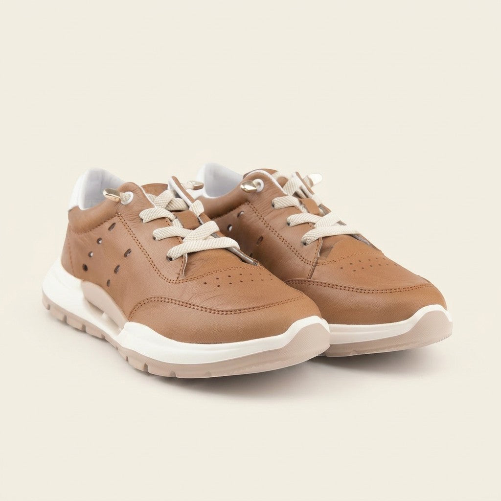 MrCalvano Comfort Walk taba rengi deri sneaker, yan kısımlarında hava alan delikli detaylara sahip bağcıklı spor ayakkabı