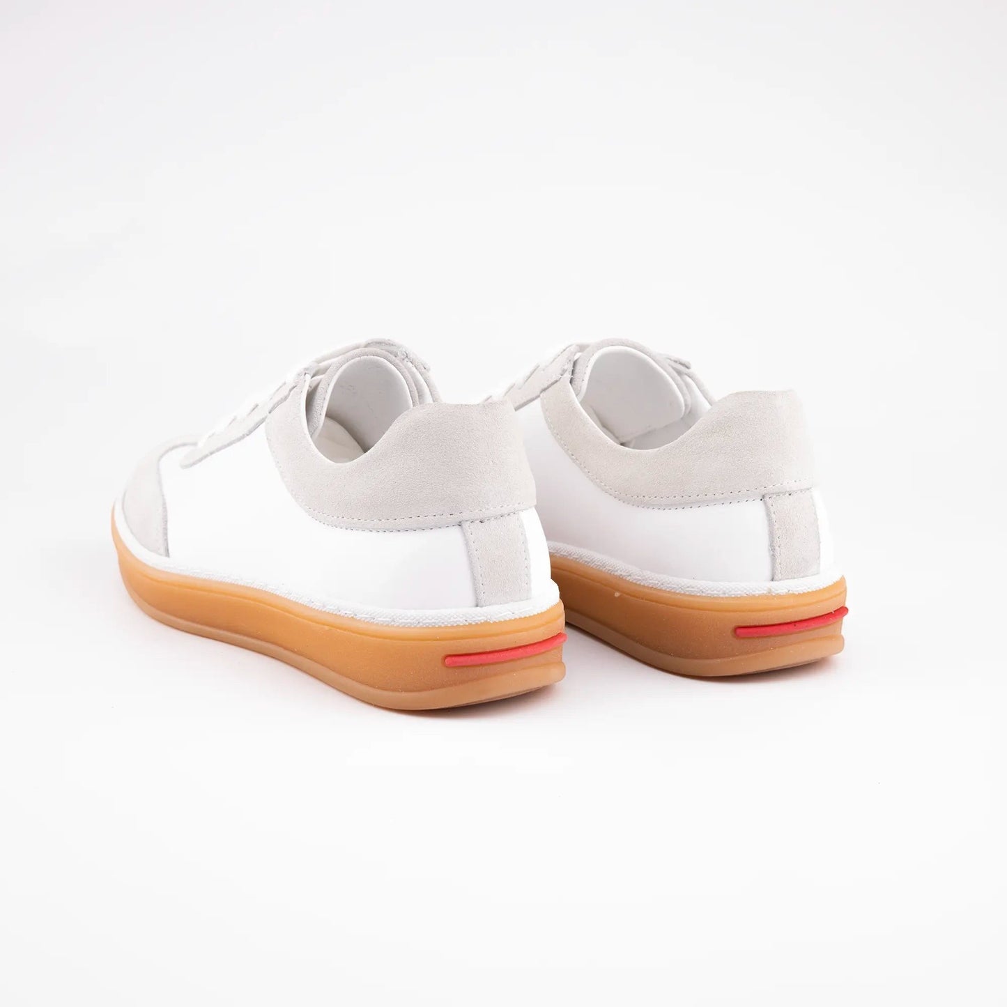MrCalvano Urban Retro bej ve beyaz deri süet sneaker, arkadan görünüm, kauçuk tabanlı günlük spor ayakkabı