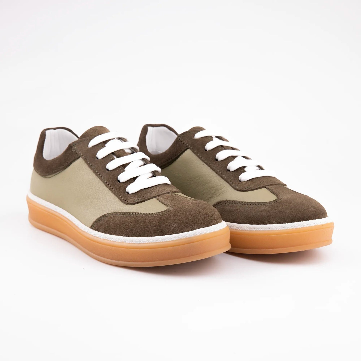 MrCalvano Urban Retro bej ve kahverengi süet deri detaylı, beyaz bağcıklı, retro tasarımlı günlük erkek sneaker
